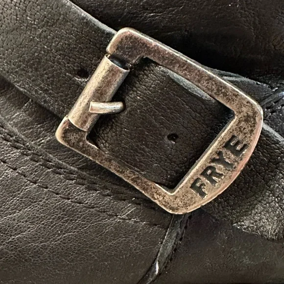 Frye women’s leather boots with faux fur lining. - Picture 6 of 9